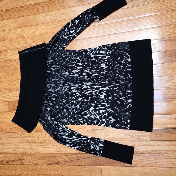 Cache Animal Print Sweater - Picture 6 of 17